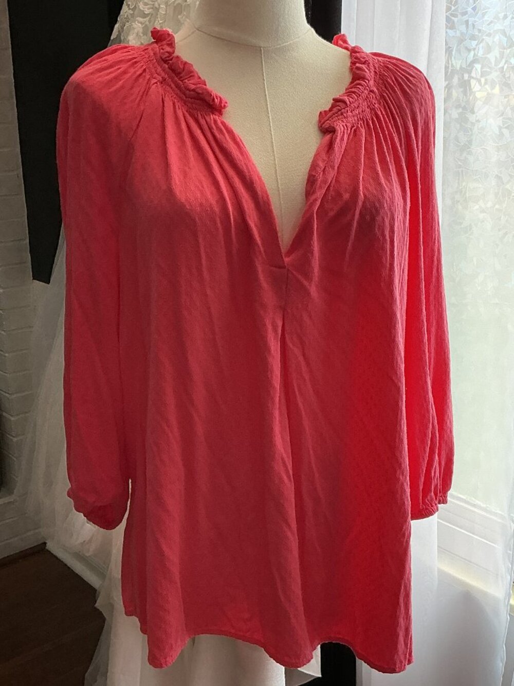 Crown & Ivy Pink Textured Split Neck Peasant Blouse Medium Long Sleeve